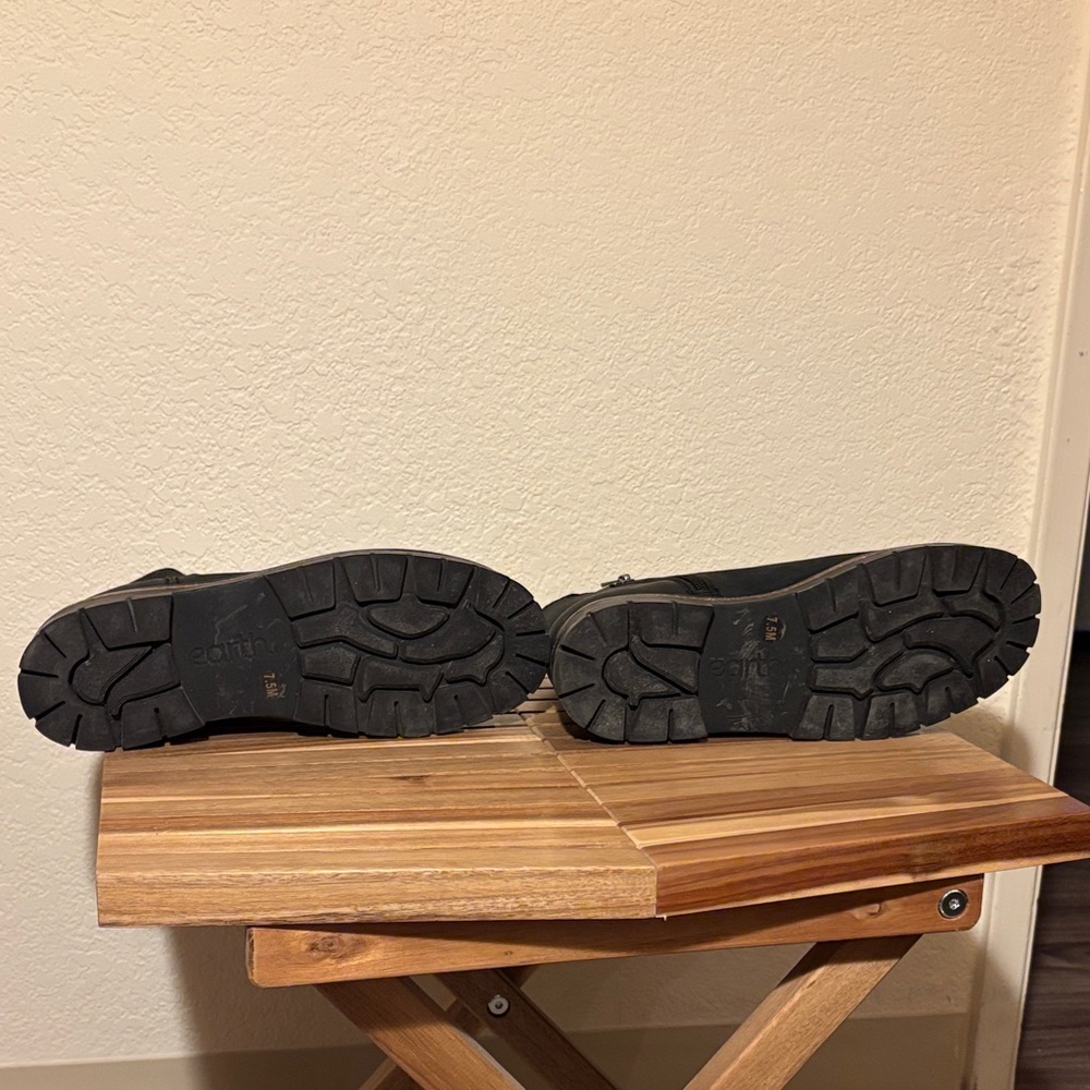 Earth Black Ankle Booties - Picture 2 of 5